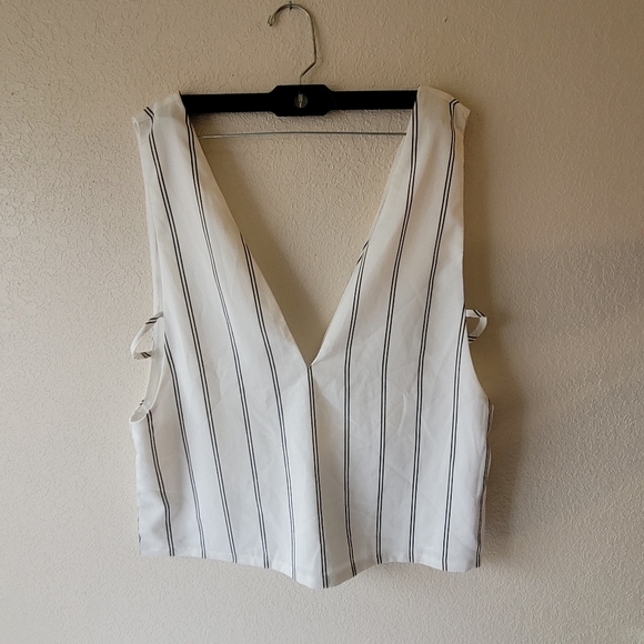 Tobi White Blouse Black Stripe Sleeveless 100% Pol - Picture 6 of 13
